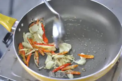 Make Hot, spicy crabs step 2