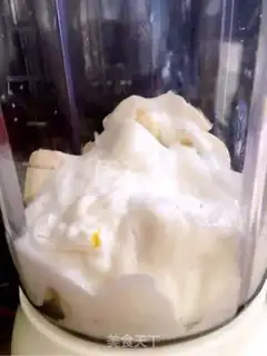 Make Banana shake step 1