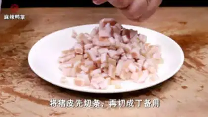 Make Spicy duck palm step 1