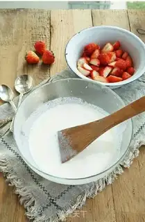 Make Japanese Strawberry Milk lamb step 2
