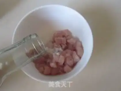 Make Soybeans with white fried meat step 1