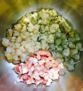 Make A white radish with three fresh dumplings step 1