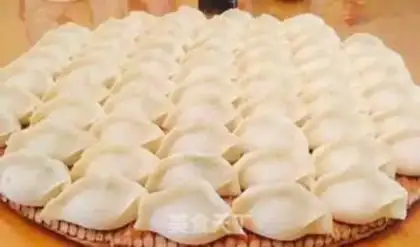 Make A white radish with three fresh dumplings step 4