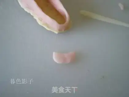 Make Pink love mooncake step 11