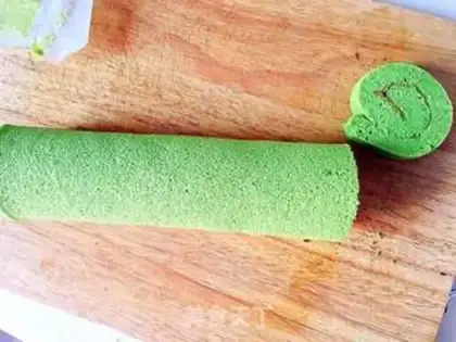 Make A spinach mud cake roll step 18