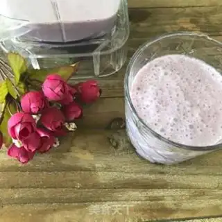 Make Blueberry milkshake step 2