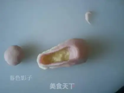 Make Pink love mooncake step 17