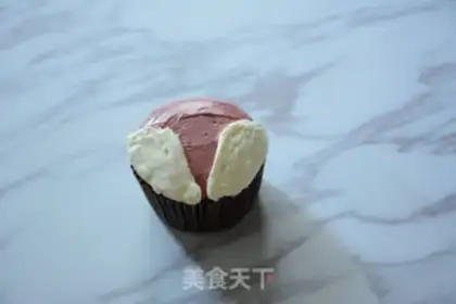 Make Foxy cupcakes step 7
