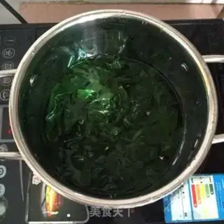 Make Twisted spinach rolls step 6