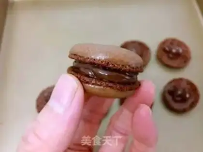 Make Chocolate Macalon step 20