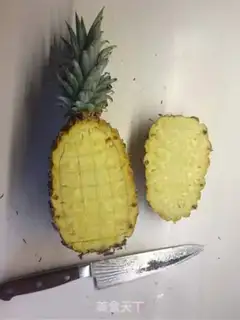 Make Thai shrimp pineapple step 1
