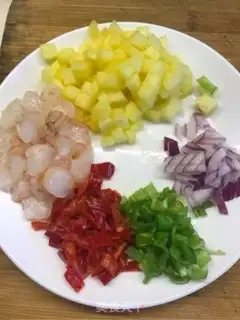 Make Thai shrimp pineapple step 3