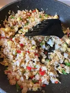 Make Thai shrimp pineapple step 4