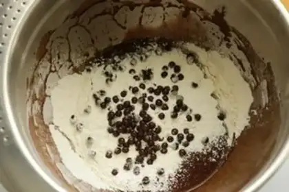 Make Chocolate marfin cake step 6