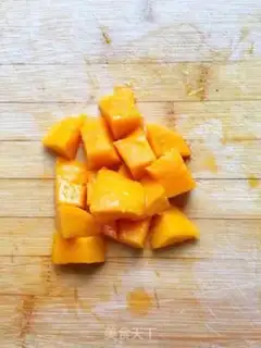 Make Mango milkshake step 1