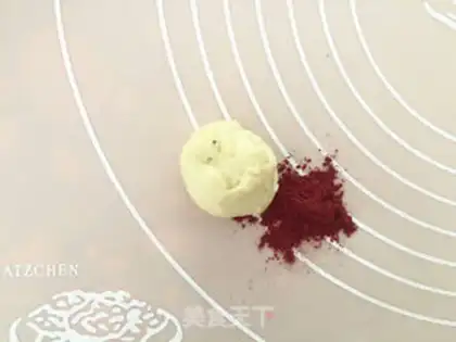 Make Mickey squeezed bread step 13