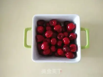 Make Sweet cherry pie step 0