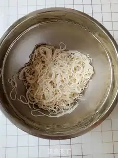 Make Spaghetti pizza step 0