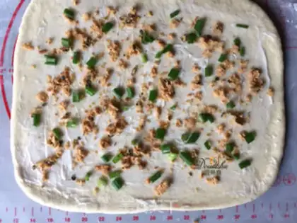Make Onion pine toast step 3