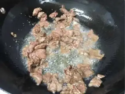 Make Onion onions and fried beef step 3