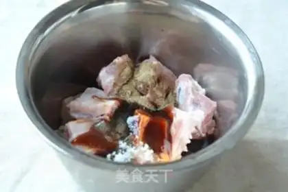 Make The fragrance of black pepper ribs step 1