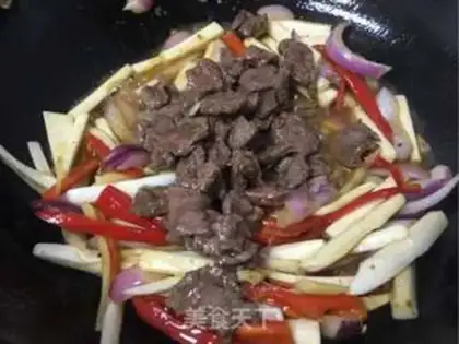 Make Onion onions and fried beef step 5