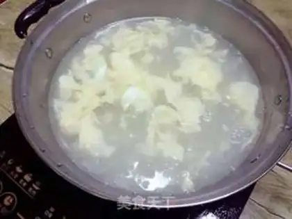 Make Red sugar and eggs and soup step 2