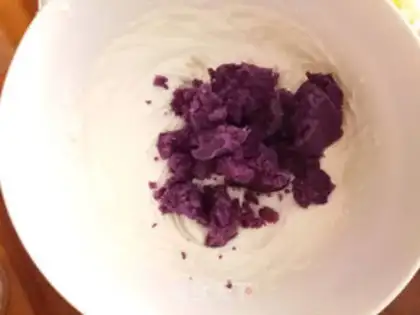 Make Romantic purple caramel Charlotte step 13