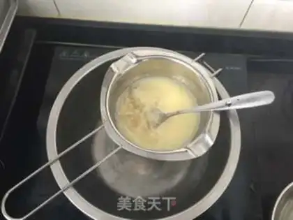 Make The white chocolate flower Domous step 11