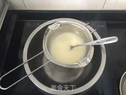 Make The white chocolate flower Domous step 12