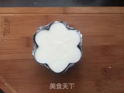 Make The white chocolate flower Domous step 16