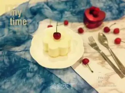 Make The white chocolate flower Domous step 17
