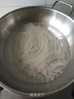 Make Pyramid sauced rice step 2