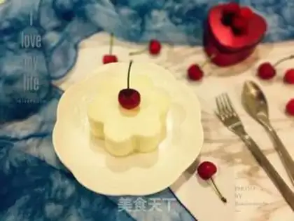 Make The white chocolate flower Domous step 19