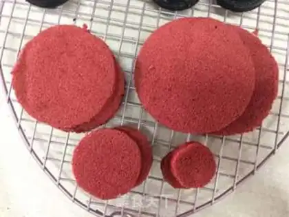 Make Mini-red velvet naked cake step 17