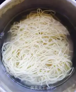 Make Sour sauce, cold noodles step 8