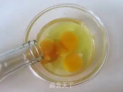 Make Scrambled eggs step 1