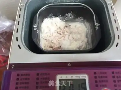 Make Beef hand noodles step 1