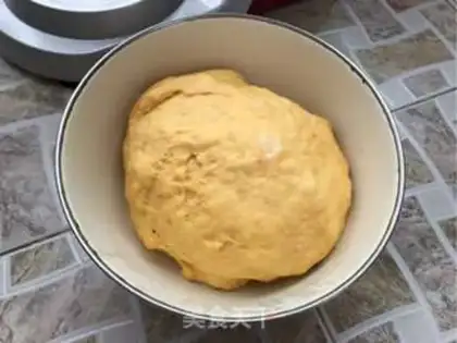 Make Chinese pumpkin toast step 4