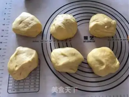 Make Chinese pumpkin toast step 9