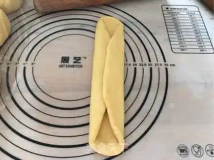Make Chinese pumpkin toast step 12