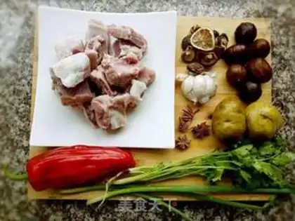 Make Chestnut potatoes with fried ribs step 0