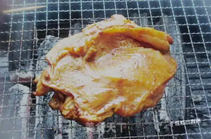 Make Carbon roasted chicken leg step 7