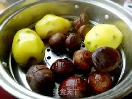 Make Chestnut potatoes with fried ribs step 2