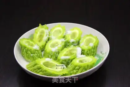 Make Steaming bitter melons step 1
