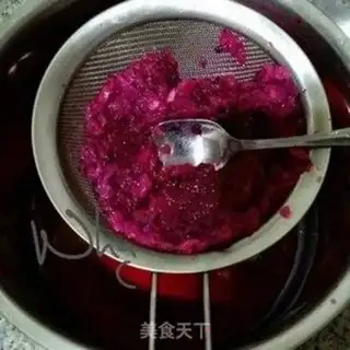 Make Pyramid fruit juice toast step 1