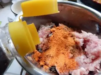 Make Piggy burgers, lettuce step 5