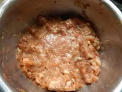Make Piggy burgers, lettuce step 6
