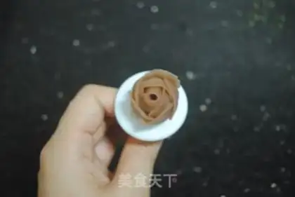 Make A bouquet cake step 20