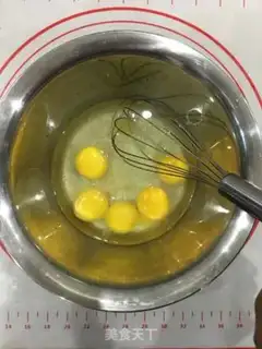 Make Rose vortex cake step 1
